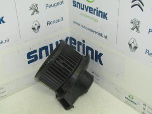 Usados Motor de ventilador de calefactor Peugeot 206+ (2L/M) 1.4 XS Precio € 30,00 Norma de margen ofrecido por Snuverink Autodemontage