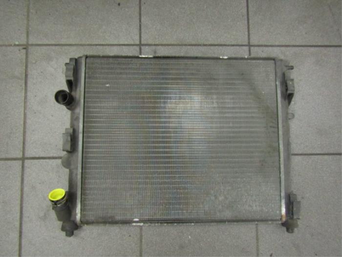 Radiator from a Renault Clio II (BB/CB) 1.4 2001