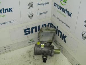 Używane Glówny cylinder hamulcowy Renault Espace (JK) 2.0 16V Turbo Cena na żądanie oferowane przez Snuverink Autodemontage