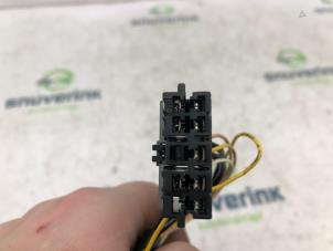 Used Heater resistor plug Renault Megane Scénic (JA) 2.0 RT Price € 25,00 Margin scheme offered by Snuverink Autodemontage