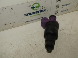 Used Injector (petrol injection) Renault Twingo Price € 20,00 Margin scheme offered by Snuverink Autodemontage
