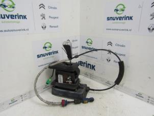 Used Automatic gear selector Peugeot 407 (6D) 2.0 HDiF 16V Price on request offered by Snuverink Autodemontage
