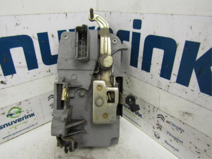 Serrure porte avant gauche Citroën Peugeot 9135L5 | Pièces de voiture