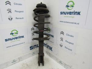 Used Front shock absorber rod, right Renault Clio (B/C57/357/557/577) 1.2 Eco Kat. Price € 50,00 Margin scheme offered by Snuverink Autodemontage