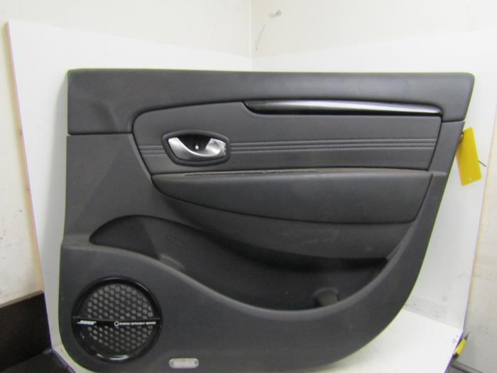 Tapicerka drzwi prawych przednich wersja 4-drzwiowa z Renault Scénic III (JZ) 1.4 16V TCe 130 2011