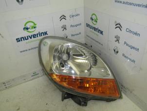 Używane Reflektor prawy Renault Kangoo Cena € 65,00 Procedura marży oferowane przez Snuverink Autodemontage