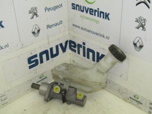 Used Master cylinder Renault Clio III (BR/CR) 1.2 16V 75 Price on request offered by Snuverink Autodemontage