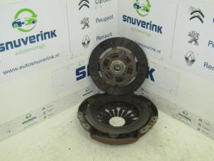 Used Clutch kit (complete) Renault Clio III (BR/CR) 1.2 16V 75 Price € 35,00 Margin scheme offered by Snuverink Autodemontage