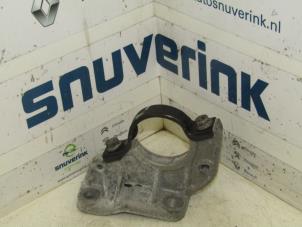 Used Support bearing, front right Renault Clio III (BR/CR) 1.2 16V 75 Price € 40,00 Margin scheme offered by Snuverink Autodemontage