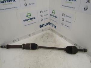 Used Front drive shaft, right Renault Clio III (BR/CR) 1.2 16V 75 Price € 40,00 Margin scheme offered by Snuverink Autodemontage