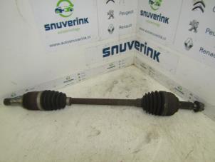 Used Front drive shaft, left Renault Clio III (BR/CR) 1.2 16V 75 Price € 40,00 Margin scheme offered by Snuverink Autodemontage