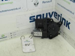 Używane Silnik szyby drzwiowej Renault Megane III Grandtour (KZ) 1.5 dCi 110 Cena € 30,00 Procedura marży oferowane przez Snuverink Autodemontage