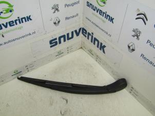 New Rear wiper arm Renault Megane III Grandtour (KZ) 1.5 dCi 110 Price on request offered by Snuverink Autodemontage