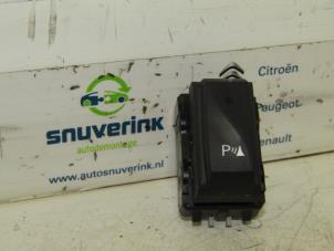 Used PDC switch Renault Master IV (FV) 2.3 dCi 100 16V FWD Price € 18,15 Inclusive VAT offered by Snuverink Autodemontage