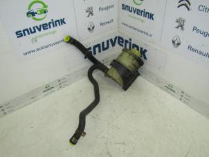 Usagé Réservoir d'huile direction assistée Renault Scénic I (JA) 1.6 16V Prix sur demande proposé par Snuverink Autodemontage