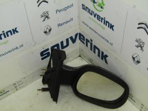 Używane Lusterko zewnetrzne prawe Renault Scénic I (JA) 1.6 16V Cena € 25,00 Procedura marży oferowane przez Snuverink Autodemontage