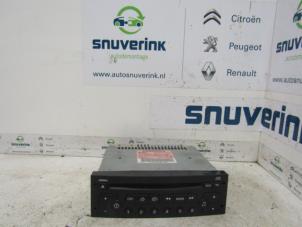 Używane Radio Peugeot 307 (3A/C/D) 1.6 16V Cena € 40,00 Procedura marży oferowane przez Snuverink Autodemontage