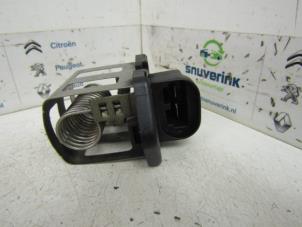 Used Cooling fan resistor Renault Clio II (BB/CB) 2.0 16V Sport Price € 25,00 Margin scheme offered by Snuverink Autodemontage