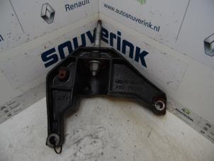 Used Gearbox mount Renault Master III (FD/HD) 2.5 dCi 120 FAP Price on request offered by Snuverink Autodemontage