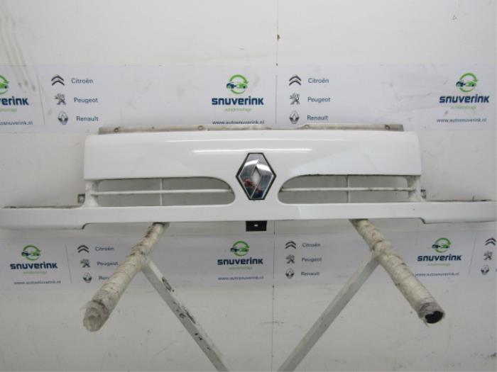 Używane Grill Renault Master II (JD) 2.5 D T28 Cena € 29,73 Procedura marży oferowane przez Snuverink Autodemontage