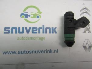 Used Injector (petrol injection) Renault Scénic I (JA) 2.0 16V IDE Price € 35,00 Margin scheme offered by Snuverink Autodemontage