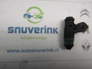 Used Injector (petrol injection) Renault Scénic I (JA) 2.0 16V IDE Price € 35,00 Margin scheme offered by Snuverink Autodemontage