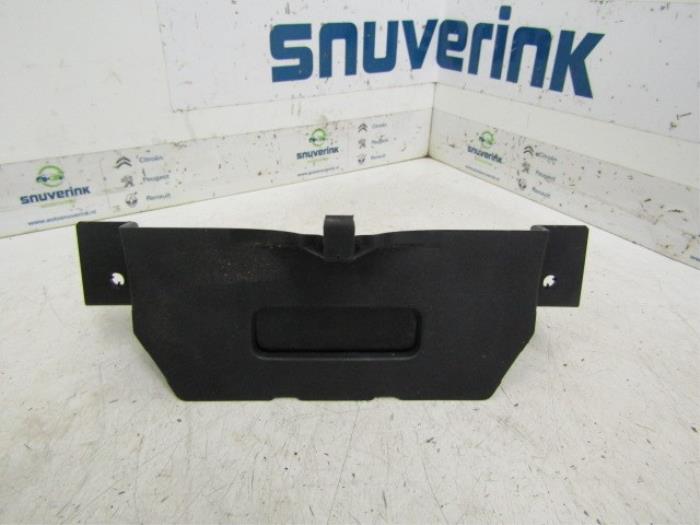 Begagnade Innerdisplay Renault Kangoo Express (FC) 1.6 16V Pris € 34,98 Marginaltabell erbjuds av Snuverink Autodemontage