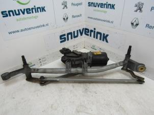 Used Front wiper motor Renault Megane II Grandtour (KM) 1.5 dCi 85 Price € 65,00 Margin scheme offered by Snuverink Autodemontage