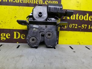 Used Tailgate lock mechanism Renault Clio Price € 50,00 Margin scheme offered by de Nollen autorecycling