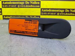 Used Electric window switch Renault Clio Price € 28,00 Margin scheme offered by de Nollen autorecycling