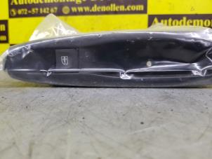 Used Electric window switch Renault Clio Price € 25,00 Margin scheme offered by de Nollen autorecycling
