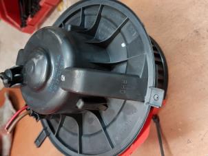 Usados Motor de ventilador de calefactor Volkswagen Caddy Precio de solicitud ofrecido por de Nollen autorecycling