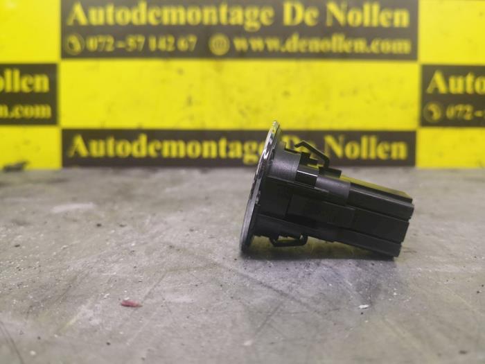 Start/stop switch from a Opel Corsa 2016