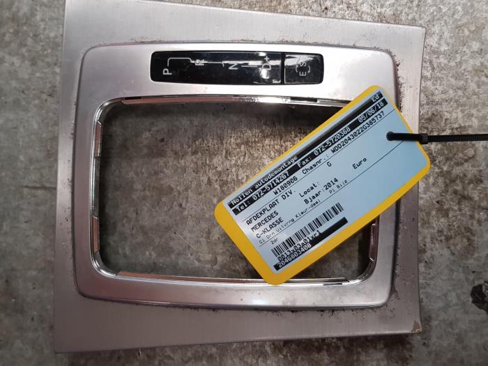 Gebrauchte Abdeckplatte sonstige Mercedes C (C204) Preis € 22,00 Margenregelung angeboten von autodemontage denollen