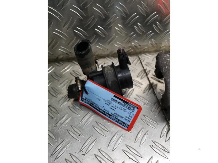 Begagnade Extra vattenpump Volvo C70 (MC) 2.4 D5 20V Pris € 45,00 Marginaltabell erbjuds av autodemontage denollen