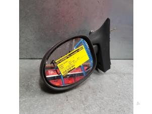 Used Wing mirror, left Renault Twingo (C06) 1.2 16V Price € 22,50 Margin scheme offered by de Nollen autorecycling