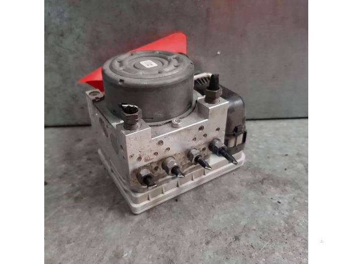 Begagnade ABS-pump Peugeot 208 I (CA/CC/CK/CL) 1.4 16V Pris € 141,00 Marginaltabell erbjuds av autodemontage denollen