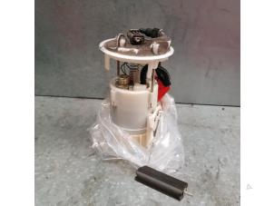 Used Fuel filter Renault Megane II (BM/CM) 1.6 16V Price on request offered by de Nollen autorecycling