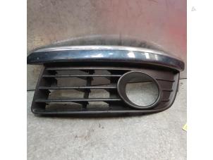 Used Bumper grille Volkswagen Golf VI Variant (AJ5/1KA) 1.4 TSI 122 16V Price on request offered by de Nollen autorecycling