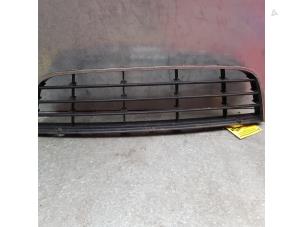 Used Bumper grille Volkswagen Golf VI Variant (AJ5/1KA) 1.4 TSI 122 16V Price € 30,25 Inclusive VAT offered by de Nollen autorecycling
