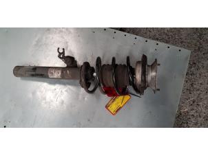 Used Fronts shock absorber, left BMW 1 serie (E87/87N) 118d 16V Price € 100,00 Margin scheme offered by de Nollen autorecycling