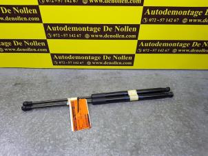 Usagé Kit amortisseur couvercle coffre BMW 1-Série Prix € 36,30 Prix TTC proposé par de Nollen autorecycling