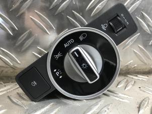 Używane Przelacznik swiatel Mercedes A-Klasse Cena na żądanie oferowane przez de Nollen autorecycling