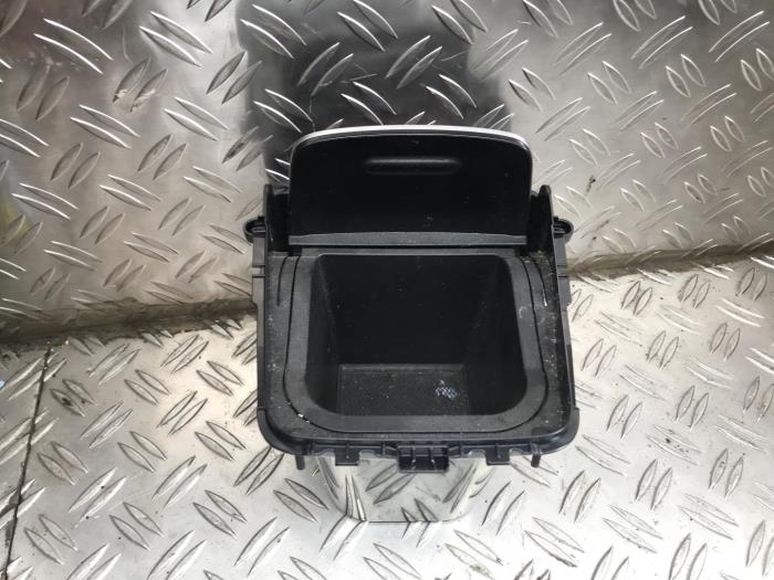 Front ashtray from a Mercedes A-Klasse 2016