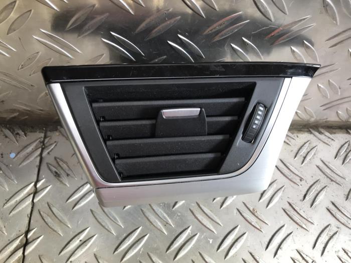 Dashboard vent from a BMW 3-Serie 2017