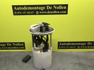 Usagé Pompe à carburant Opel Corsa D 1.6i OPC 16V Turbo Ecotec Prix € 75,00 Règlement à la marge proposé par de Nollen autorecycling