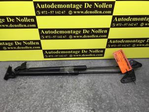 Used Set of tailgate gas struts Ford B-Max (JK8) 1.0 EcoBoost 12V 100 Price € 26,95 Margin scheme offered by de Nollen autorecycling