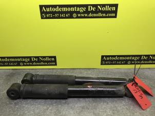 Używane Zestaw amortyzatorów Renault Trafic Cena € 151,25 Z VAT oferowane przez de Nollen autorecycling