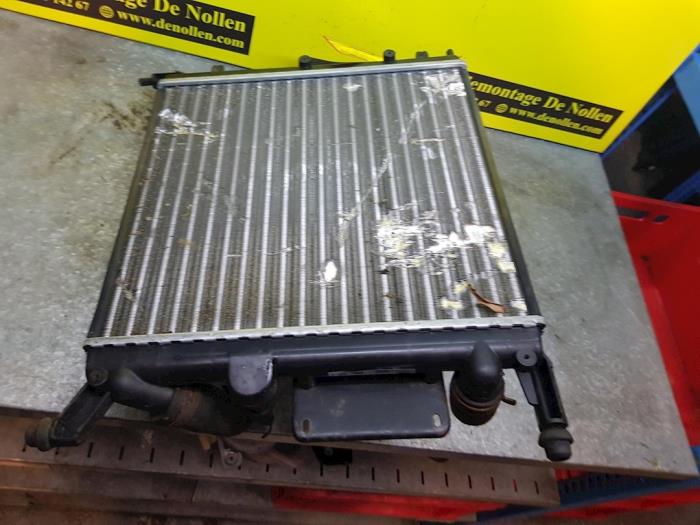 Radiator from a Renault Clio (B/C57/357/557/577) 1.2 Eco Kat. 1997