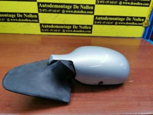 Used Wing mirror, left Renault Clio II (BB/CB) 1.2 16V Price € 19,95 Margin scheme offered by de Nollen autorecycling